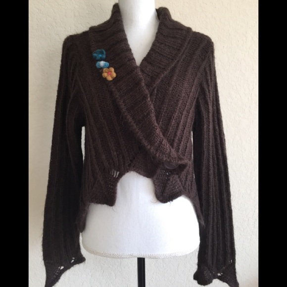 Mysterious Italian wrap style cardigan - Picture 1 of 8